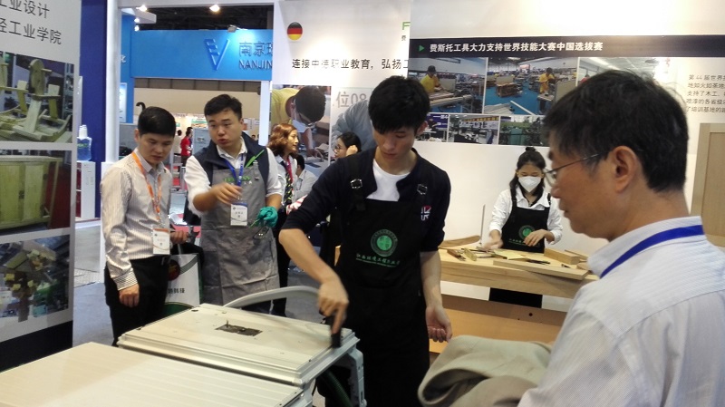 我院学子受邀参加第十四届全国职业教育现代技术装备展览会.jpg