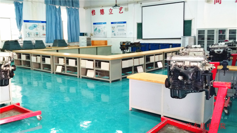 汽车发动机一体化实训室_副本.jpg