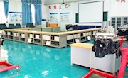 汽车发动机一体化实训室