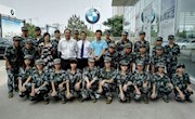 学院2015级新生参观4S店感受未来工作环境
