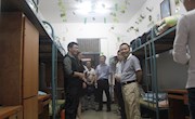校党委书记肖忠优深入我院学生宿舍调研