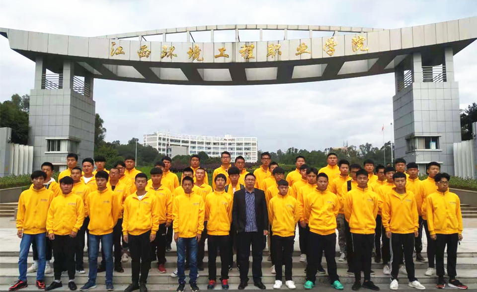 国际订单班师生合影.jpg
