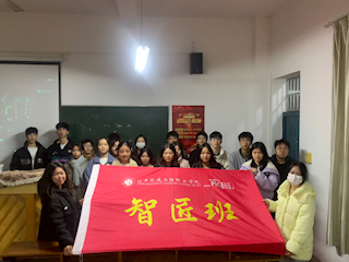 家具学院智匠班开展“回首往昔峥嵘史 英勇卓绝谱新章”爱国主义红色观影活动