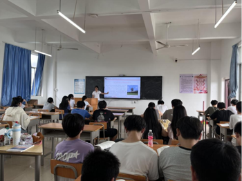 现代家居学院开展“我和祖国共成长”网络主题活动