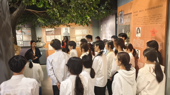 绿色食品学院开展“缅怀英烈·砥砺初心”清明祭扫活动