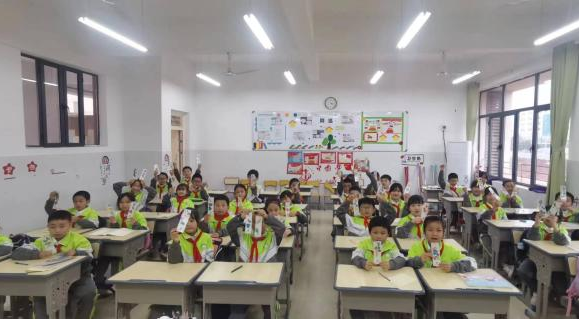 压花艺术走进赣州市灌婴小学