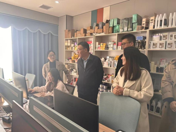 院长廖忠明率队走访旅游与商贸学院合作企业