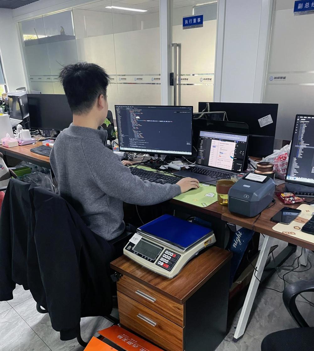 03855dc1911e43b9a04b66897ae6550e