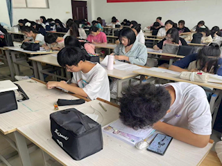 第十七届“立雪杯”学生职业技能竞赛服装设计表现技法竞赛典型案例　 